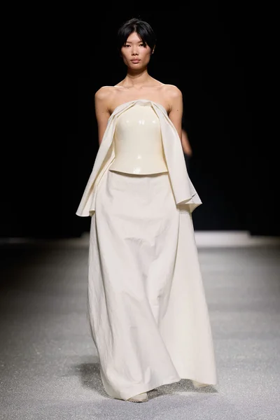 Look 1